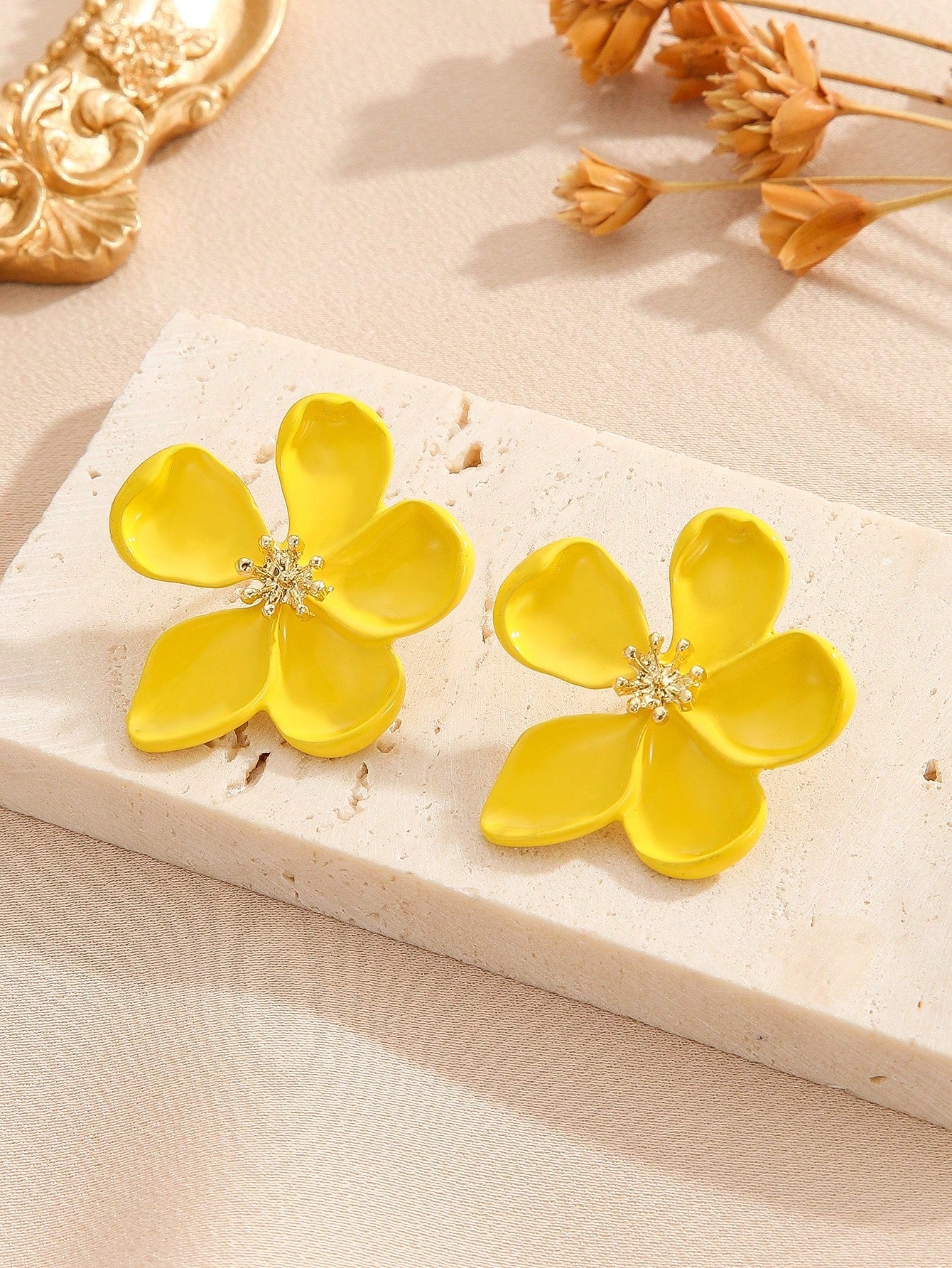 1Pair Exaggerated European & American Style Metal Flower Stud Earrings for Women'S Daily Wear