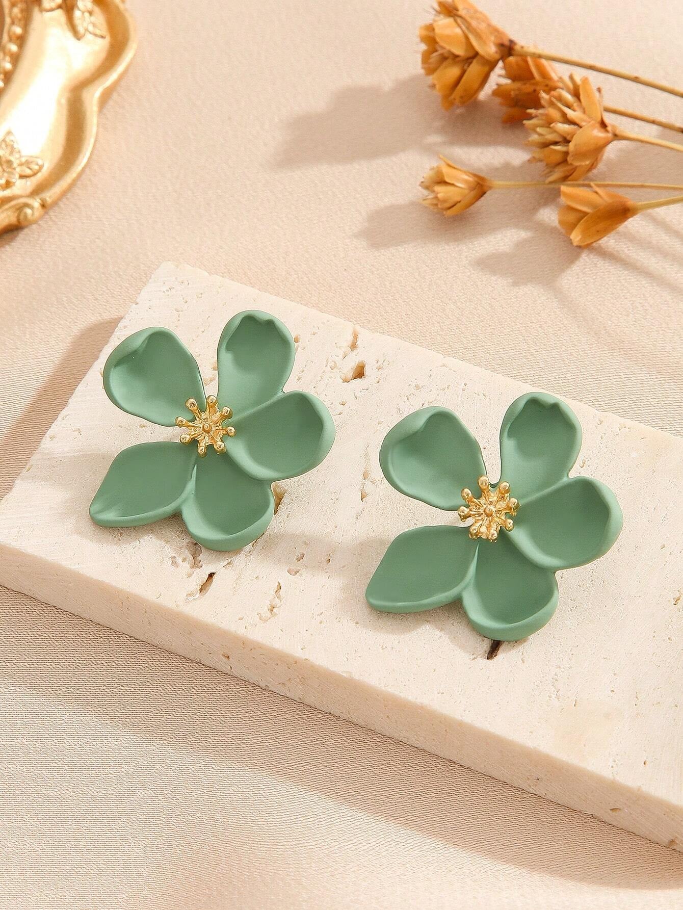 1Pair Exaggerated European & American Style Metal Flower Stud Earrings for Women'S Daily Wear