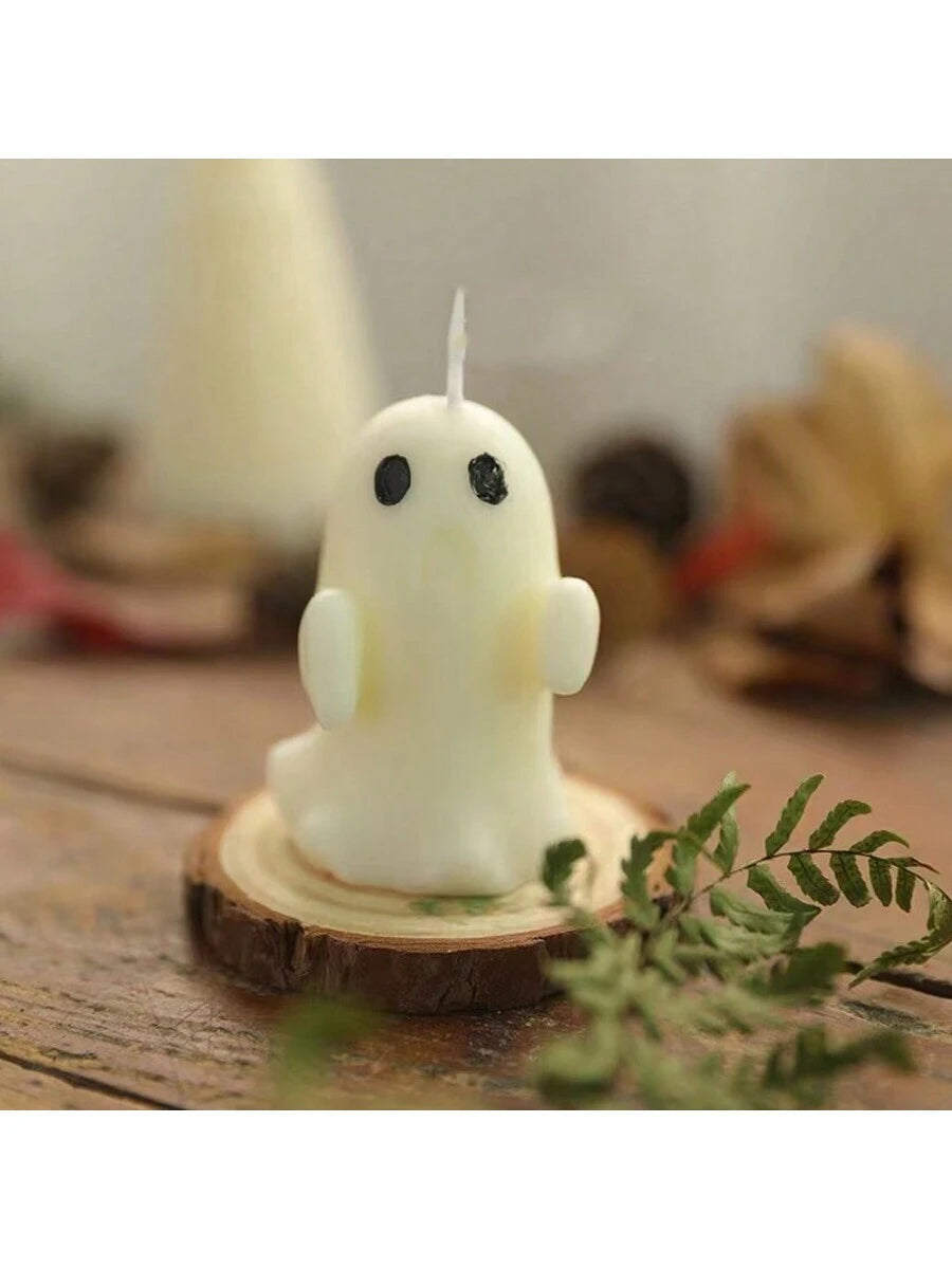 Handmade Halloween Ghost-Shaped Aromatherapy Candle Decor with Slight Color Differences